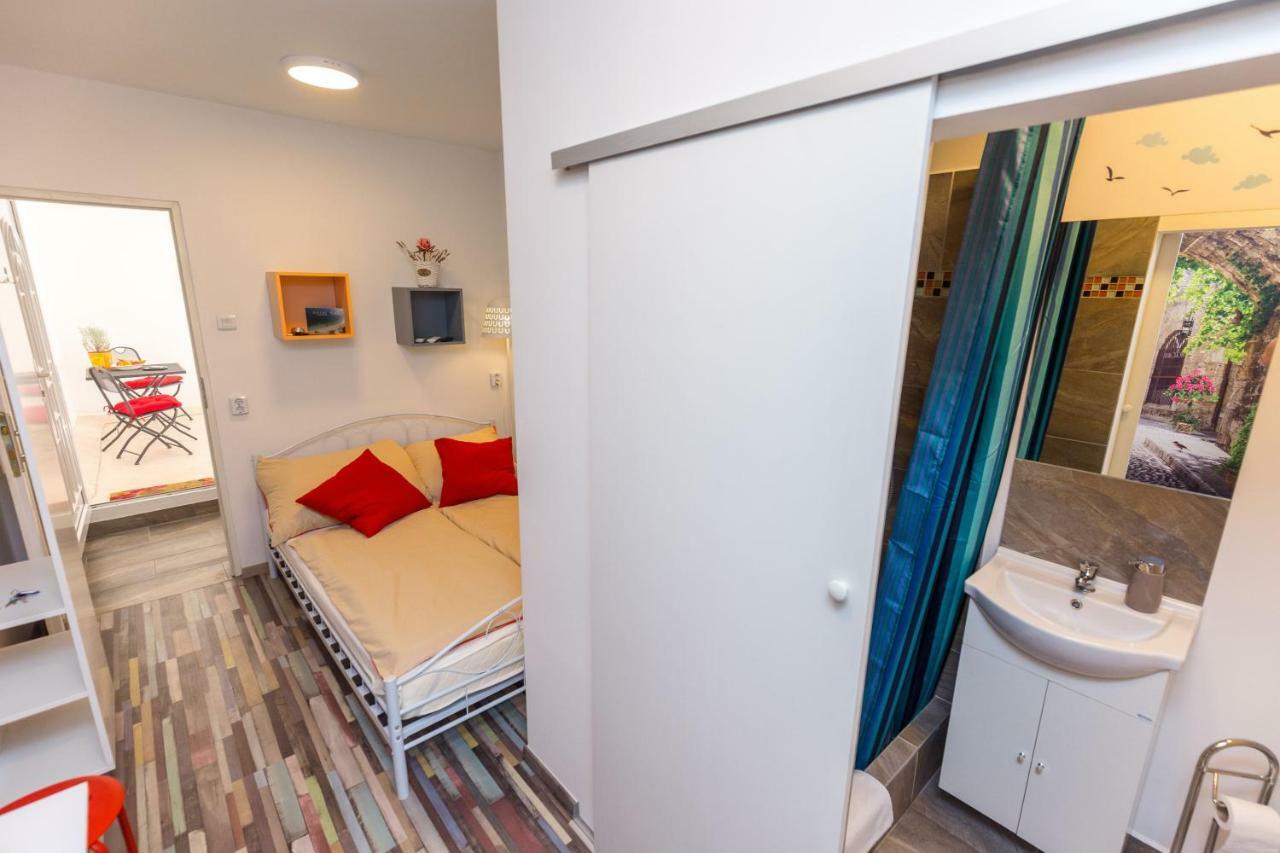 Center Rooms With Terrace Рийека Екстериор снимка