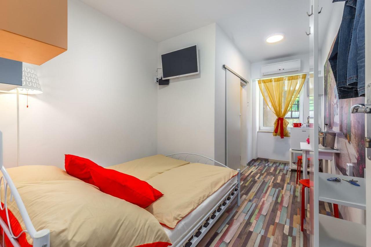 Center Rooms With Terrace Рийека Екстериор снимка